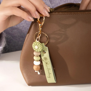 Personalized PU leather keychain with engraved name, birth flower, and daisy bead pendant - birthday gift for friends, Anniversary Gift