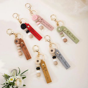 Personalized PU leather keychain with engraved name, birth flower, and daisy bead pendant - birthday gift for friends, Anniversary Gift