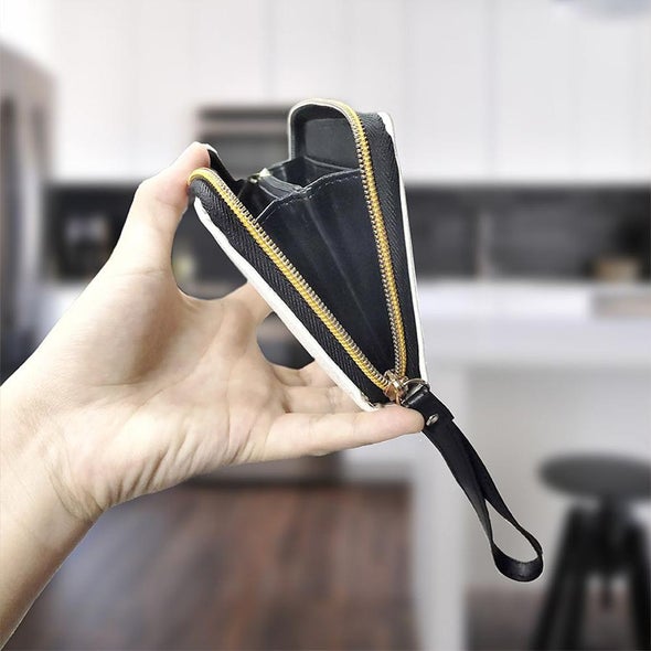 Horse Holding Daisy Women Clutch Purse